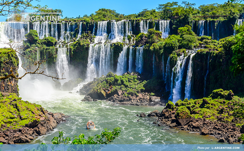 Vue panoramique des chutes d'Iguazu