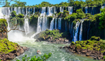 Vue panoramique des chutes d'Iguazu